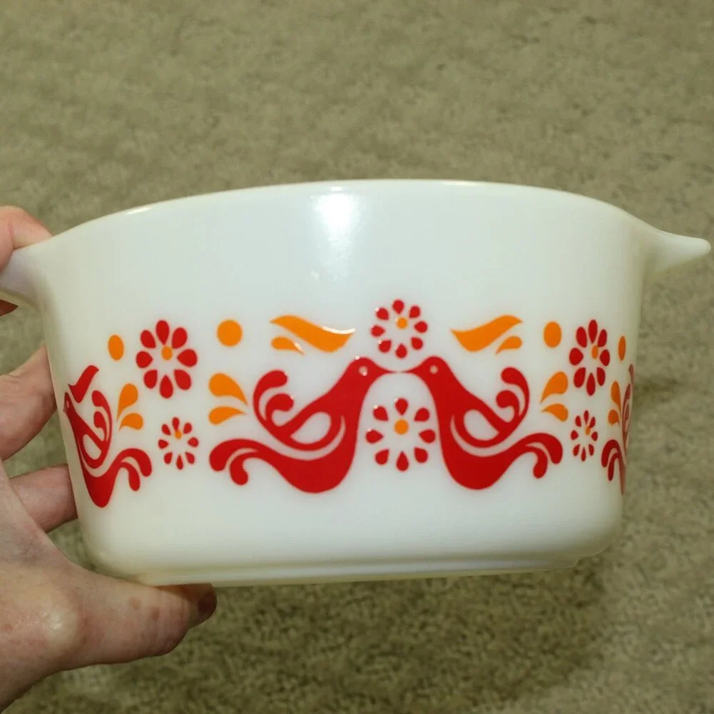 Pyrex Vintage Friendship 471 / 472 / 473 Casserole w 2 White Patterned Lids